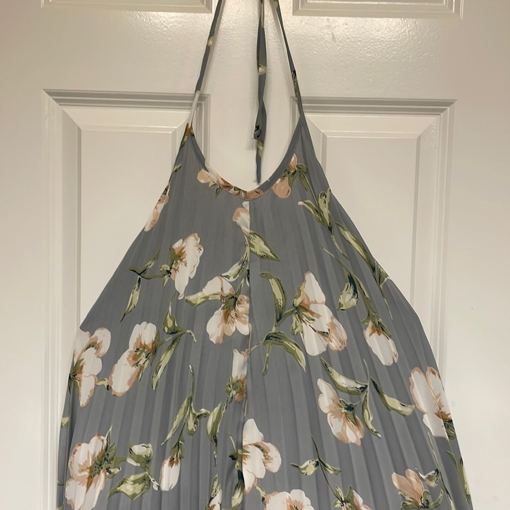 MISSGUIDED light grey floral maxi dress - Size 4